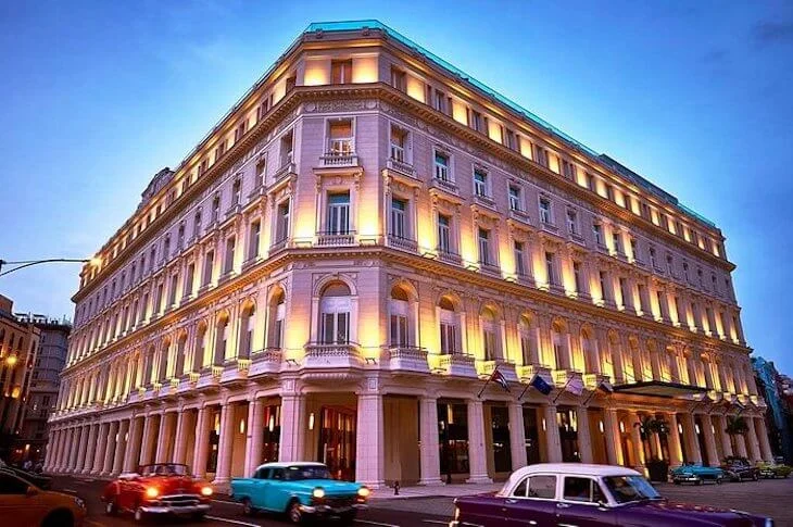 iluminacion-de-los-hoteles-en-la-habana-cuba