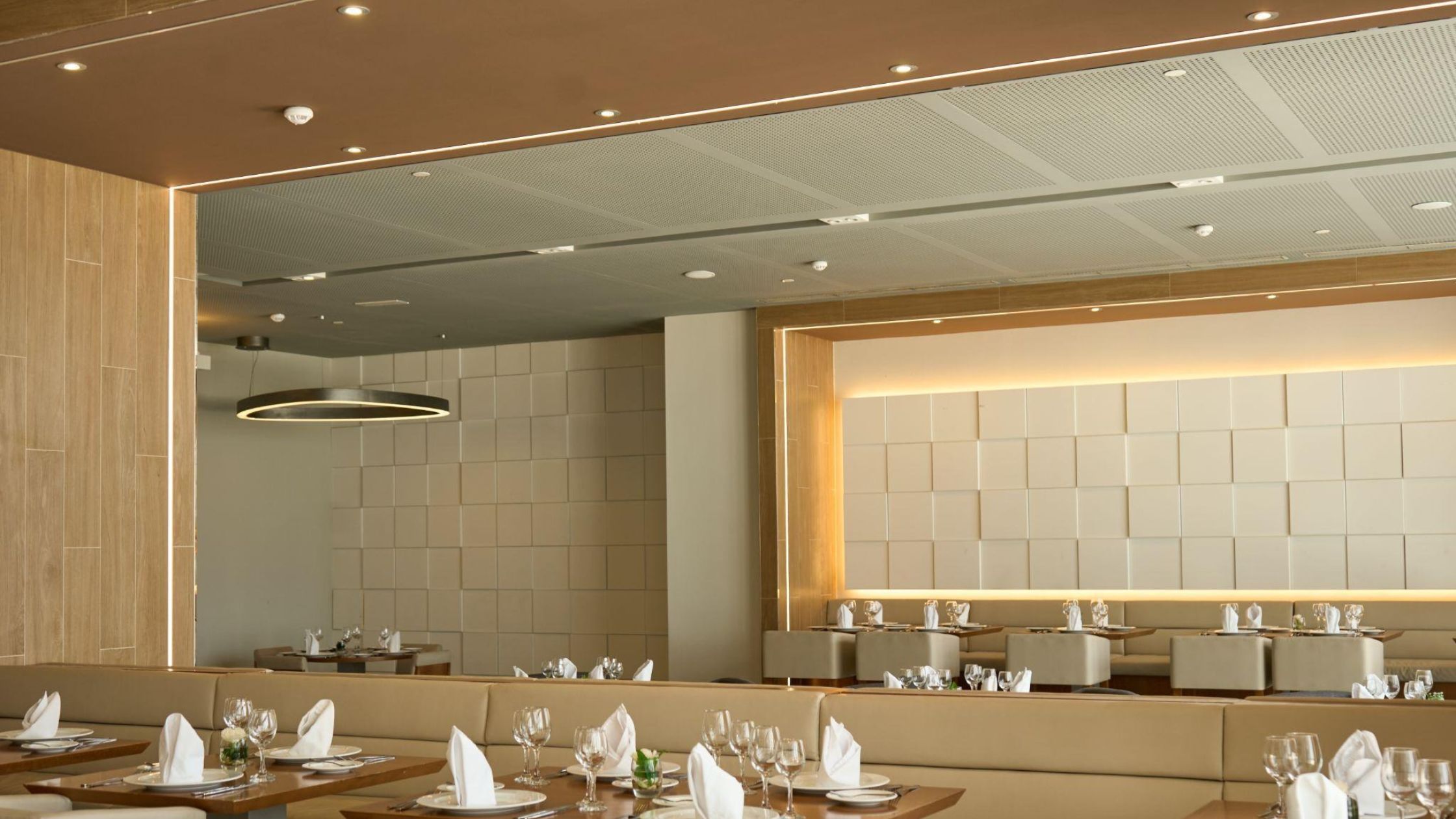 iluminación de hotel en el restaurante