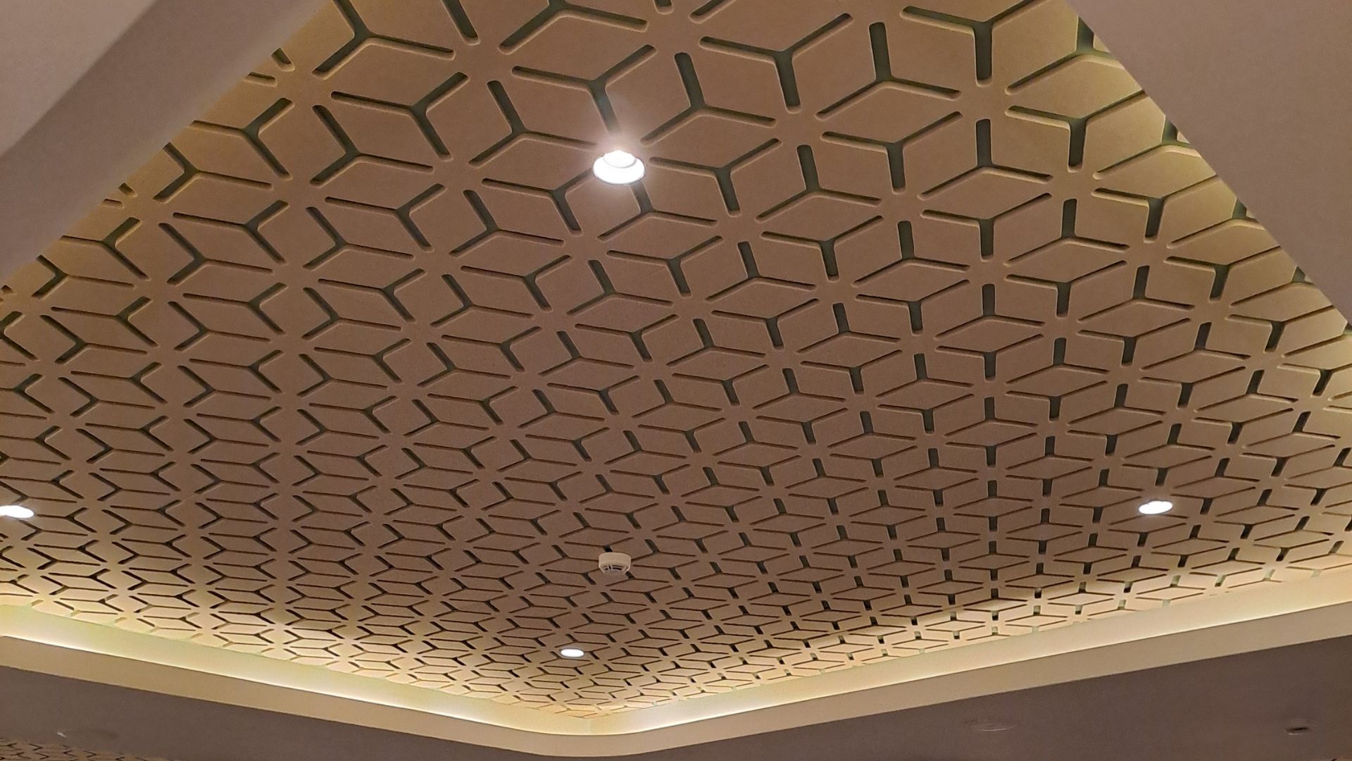materiales fonoabsorbentes en hoteles